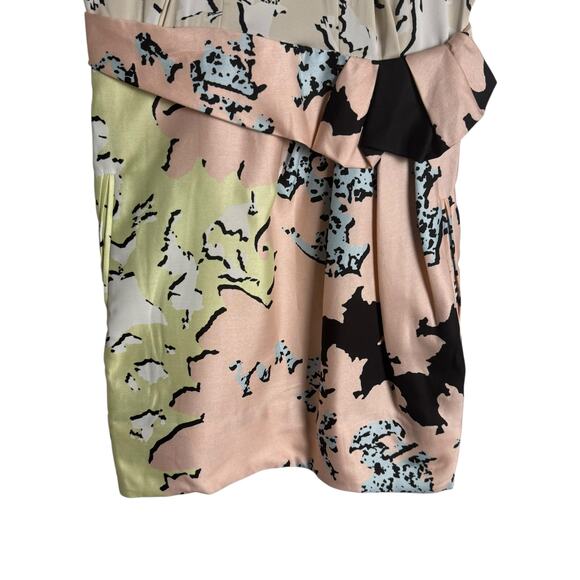 Diane von Furstenberg Silk Abstract Print Short Sleeve Sheath Mini Dress Size 0 - Picture 3 of 11